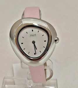 Scioglimento attività 129 € M&M Germany Plum Design orologio da donna pelle rosa M11924-942 - Foto 1 di 7