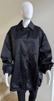 Chaqueta de Entrenadores LULULEMON Ligera de Gran Tamaño, Talla Pequeña, Negra Foto 1 de 4