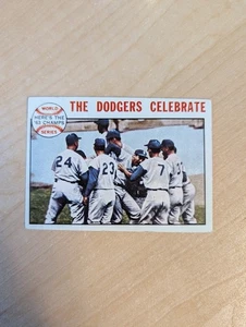 1964 Topps #140 1963 World Series - The Dodgers Celebrate - Crease Free - Picture 1 of 2
