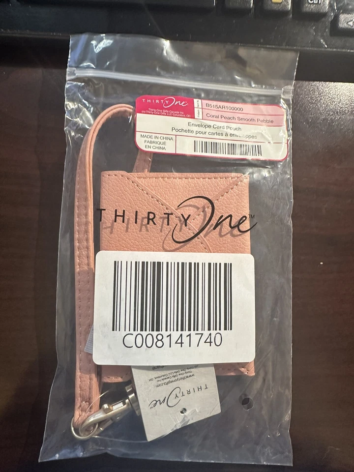 Bolsa para tarjetas sobre Thirty One nueva con etiquetas coral melocotón guijarro liso Foto 1 de 1