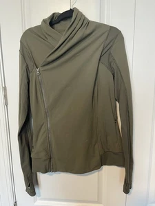 Chaqueta envolvente Lululemon Bhakti Yoga Luon Piqué verde oliva talla 12 - Imagen 1 de 13