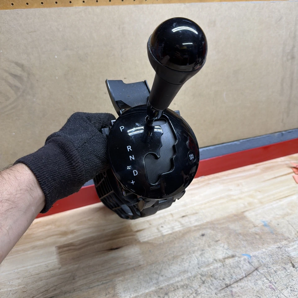 2012-2017 FIAT 500 AUTOMATIC TRANSMISSION FLOOR SHIFTER GEAR SELECTOR ASSEMBLY - Imagem 1 de 4