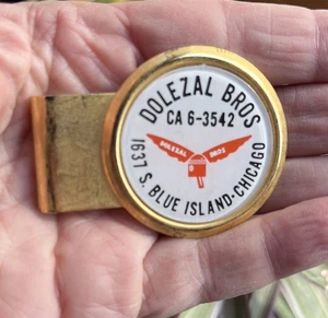Vintage DOLEZAL BROS Chicago, IL Werbung Geldklammer goldfarben Metall "HIT" USA MCM - Bild 1 von 4