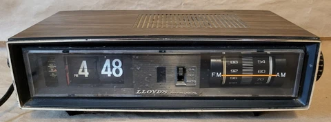 Vintage LLOYDS JJ-6152 - Flip Alarm Clock AM FM Radio - Groundhogs Day - TESTED Cover