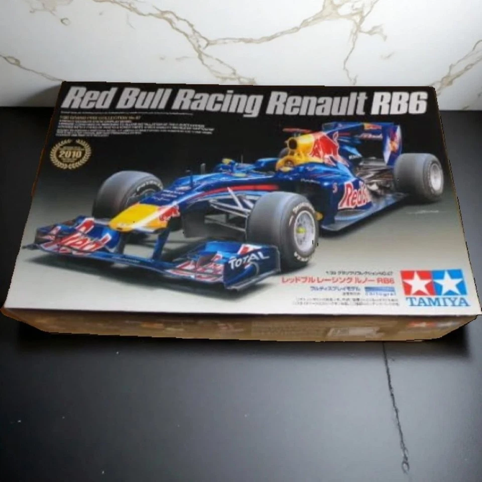 TAMIYA 1/20 Red Bull Racing Renault RB6 modellino in plastica non assemblato ... - Immagine 1 di 4
