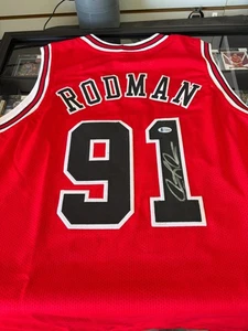 CAMISETA PERSONALIZADA FIRMADA POR DENNIS RODMAN CHICAGO BULLS AUTÓGRAFO CERTIFICADO JSA pegatina - Imagen 1 de 3