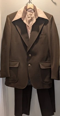De Colección Años 70 Cuello Daga Marrón Oscuro Ocio Traje Chaqueta 42R y Camisa L Pantalones Discoteca Foto 1 de 4