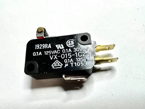 VX-015-1C23 Mikroschalter, SPDT, kurzer Scharnier Rollenhebel, Schnellanschluss, Löten - Bild 1 von 3