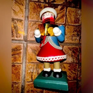 Arte popular vintage estatua de madera niña villancico vacaciones de Navidad 9 1/4" de alto astillado - Imagen 1 de 3