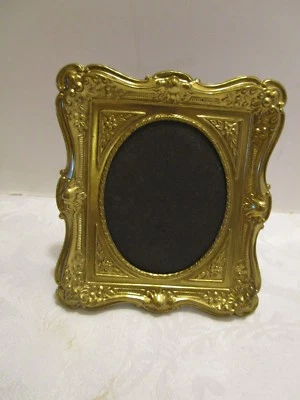 "Antiguo marco de fotos caballete de latón en relieve eduardiano años 20 51/2"" T" Foto 1 de 4