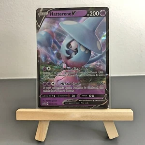 POKEMON CARD TCG PROMO - CHAMPION'S PATH - HATTERENE V SWSH055 - ULTRA RARE - Picture 1 of 2
