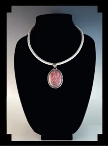 Ciondolo Sterling e Rodocrosite su Choker Pelle Bianca - Foto 1 di 6