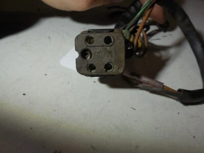 Enchufe conector cableado eléctrico 4 pines 9624 77-85 Mercedes Benz W123 240D 300D Foto 1 de 4