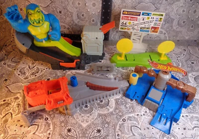 Hot Wheels Toxic Ape Attack Playset, car crusher, car wash, MK Billboard,+1+8Lot - Image 1 of 4