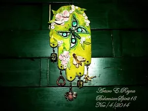 Arturo E.Reyna BUTTERFLY BUMBLEBEE HAMSAH Against Evil Eye WALL HANGING PLAQUE - Foto 1 di 5