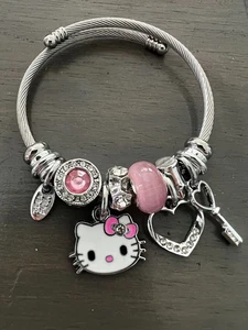 Pulsera Hello Kitty Anime Sanrio Charm Ajustable Rosa Nueva con Caja de Regalo 🎁 - Imagen 1 de 3