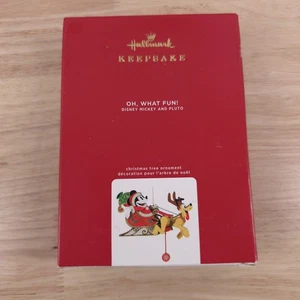 Hallmark Disney Mickey y Pluto Ornamento Oh, ¡qué divertido! Pull String Keepsake 2020 - Imagen 1 de 5