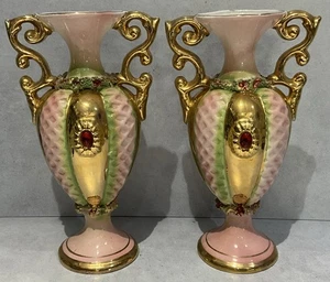 CAL LUCCA ITALIEN Paar 11 Zoll verzierte Urnenvasen rosa & goldfarben mit zwei Henkeln Kunstkeramik - Bild 1 von 13