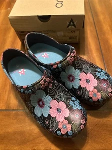 Anywear SR Angel Non Slip Womens Clogs Stylish Garden Shoes Size WMNS/7 MEN/5 - Picture 1 of 16
