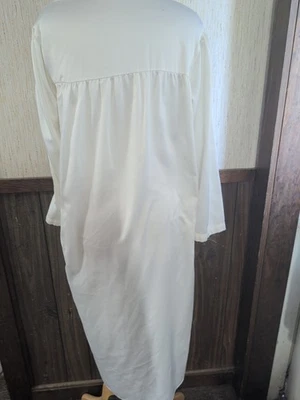 Camisola Oscar De La Renta feminina etiqueta rosa M ou L longa creme com flores rosa - Imagem 1 de 4