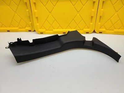 2015-2018 GMC Sierra 2500 右后柱面板盖装饰 (RH) 原始设备制造商 22818827 — 第 1/4 张图片