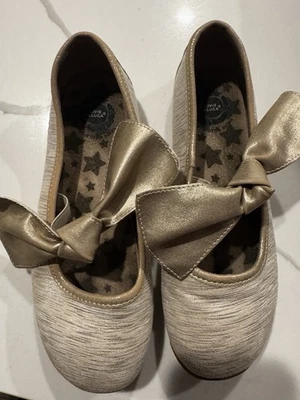 Zapatos planos de ballet Livie & Luca Halley para niños pequeños talla 2 con lazo dorado Foto 1 de 4