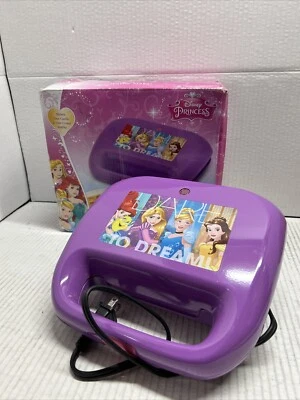 Disney PRINCESA CORONA CASTILLO WAFFLE MAKER ATREVERSE A SOÑAR DP-2 púrpura BELGA L27 Foto 1 de 4