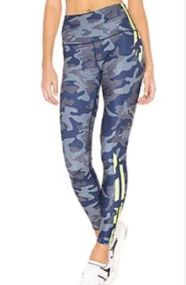 Wear It To Heart (CON) Azul Marino Gris Camuflaje Neón Amarillo Rayas Pequeña Rollergirl Foto 1 de 4