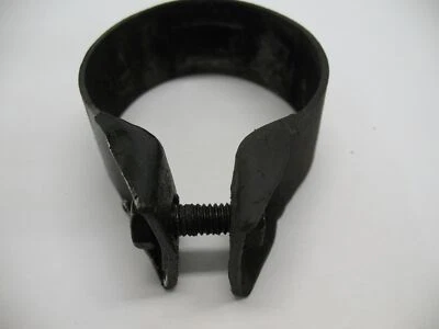 Kawasaki KZ1000 ST 1979 abrazadera de tubo de escape central Foto 1 de 4