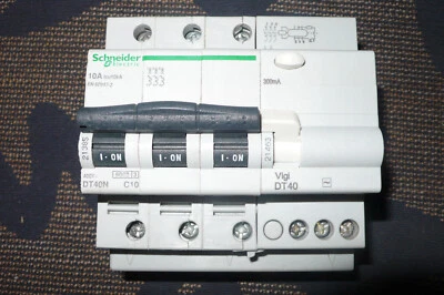 DISJONCTEUR DIFFERENTIEL TRIPHASE 10A 300mA AC, SCHNEIDER ELECTRIC 10AMPERES 6KA - Photo 1/4