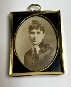 Vintage 24 karat gold plated framed portrait of woman. - Picture 1 of 7
