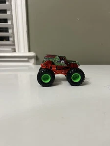 Esclusivo Spin Master Monster Jam Supercharge Speedway Grave Digger Truck 1:64 - Foto 1 di 6