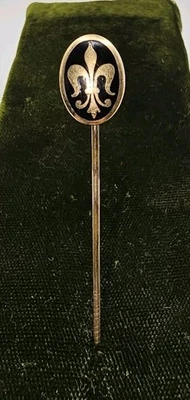 Pin adesivo vintage folheado a ouro e latão esmaltado Fleur De Lis - Imagem 1 de 4