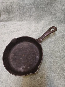 Cast-Iron Skillet 8in Mse - Picture 1 of 5