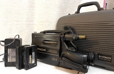 Hitachi VM-5300A Camcorder, Black Untested, Case and Accessories Included - Photo 1/4