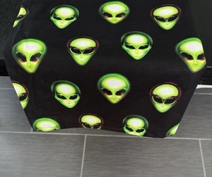 Alien Tisch AREA 51 Läufer Küche oder Aliens UFO Schlafzimmer Kommode Schal Wohnmobil - Bild 1 von 1