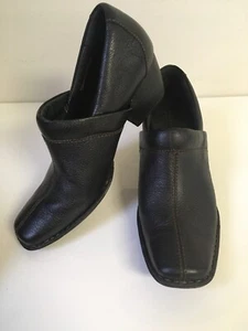 BORN BLACK LEATHER SLIP ON'S HEELED 2.25" SHOES SIZE 8.5 M/W US #B72403 EUC - Picture 1 of 12