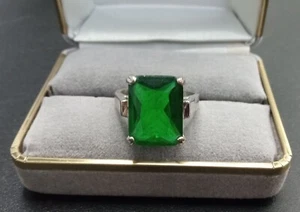 Vintage grüner Strass Ring US Größe 8 3/4 - Bild 1 von 3