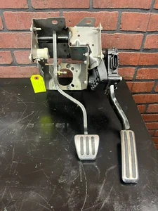 07-08 Saturn Sky Pontiac Solstice GXP OEM Manual Trans Brake & Gas Pedal Used - Picture 1 of 7