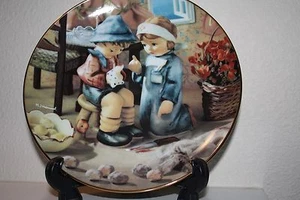 The Danbury Mint MJ Hummel Collector Plate "Tender Loving Care" - Picture 1 of 2