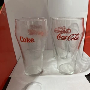 Vidrio transparente en forma de campana Coca-Cola® de colección de 20 OZ - Imagen 1 de 4