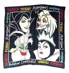 Bufanda de seda con estampado de villanos Coach Disney 35" x 35" Maléfica Cruella Úrsula - Nueva con etiquetas - Imagen 1 de 2