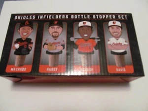 Orioles 2017 Infielders Flaschenverschluss Set Machado Hardy, Schoop & Davis - Bild 1 von 6