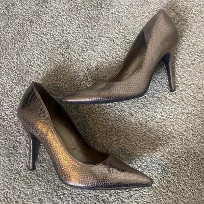 Impresionantes tacones puntiagudos de piel de serpiente metálicos plateados años 00  Foto 1 de 4