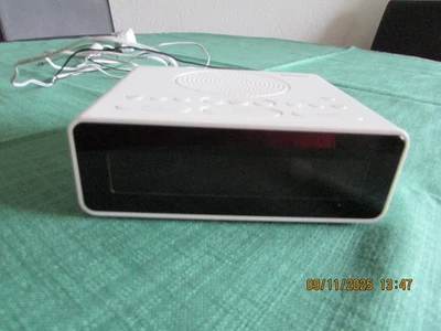 TechniSat DIGITRADIO 51 DAB+/UKW-Uhrenradio - Weiß - Bild 1 von 4