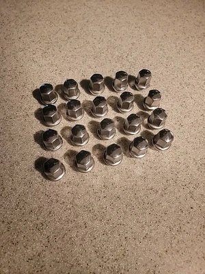 Juego de 20 tuercas Jeep Wrangler 2015 OEM Foto 1 de 3