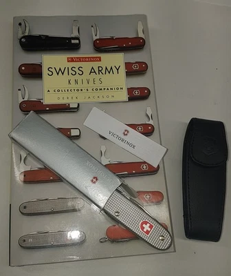 Navaja suiza Victorinox SOLDIER 2005 con libro más bolsa Foto 1 de 4