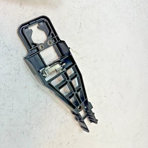 Jeep Grand Cherokee 2011-21 soporte de manija de puerta exterior lado del pasajero trasero OEM - Imagen 1 de 18