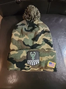 Milwaukee Bucks Wintermütze Camouflage Amerika Flagge gebraucht  - Bild 1 von 7