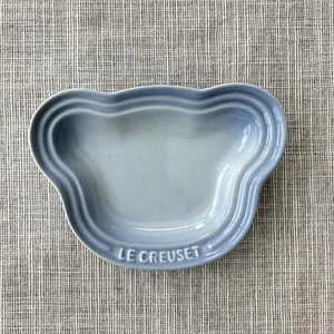 Le Creuset Mini Plato en Forma de Oso Palma Azul Bebé Nuevo sin Caja - Imagen 1 de 2